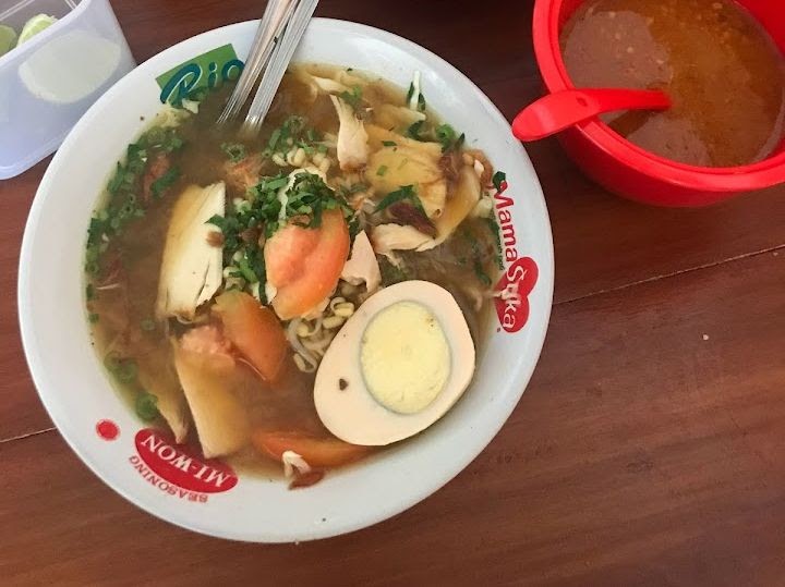 Soto Ayam Cita Rasa Pak Yatno: Kenikmatan yang Mengalir dari Jalan Veteran