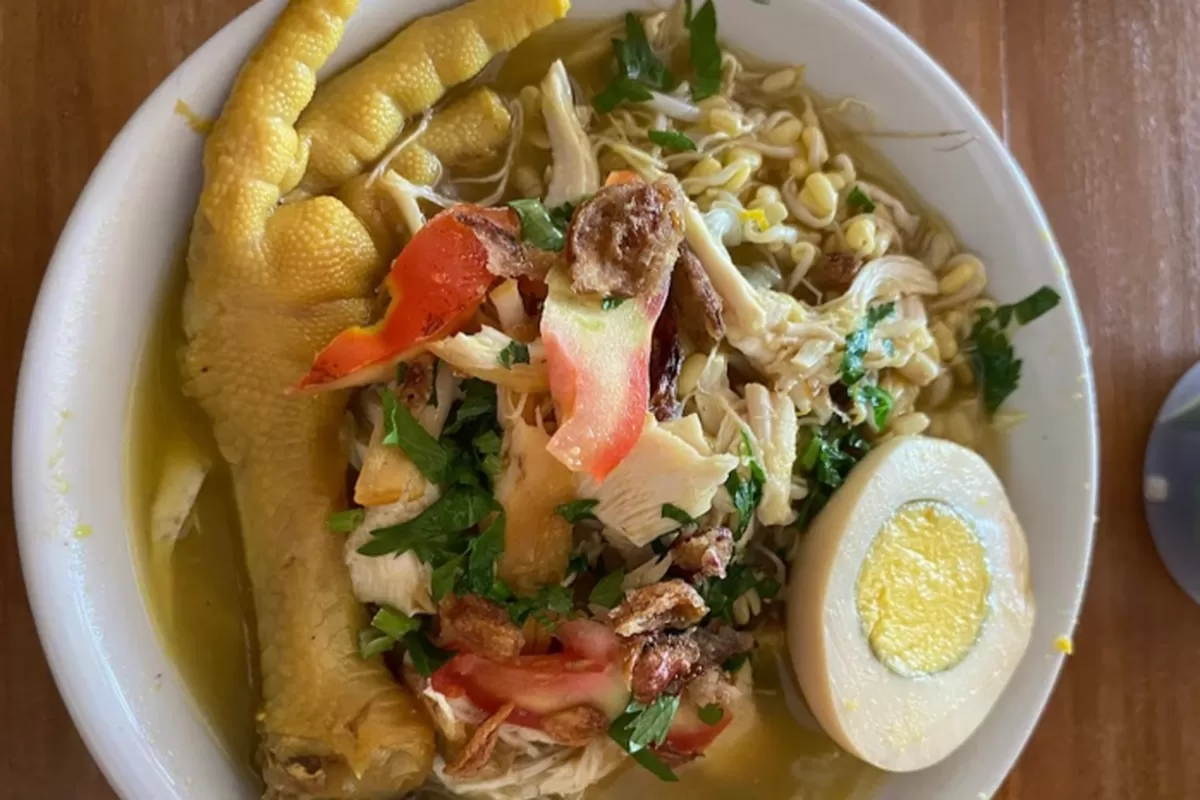 Soto Ayam Cita Rasa Pak Yatno: Kenikmatan yang Mengalir dari Jalan Veteran